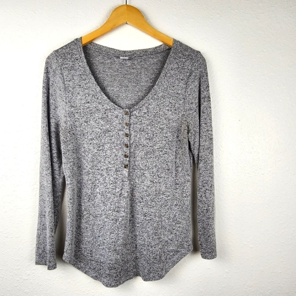 Old Navy Heathered Gray Long Sleeve Scoop Neck Top with Buttons Size L